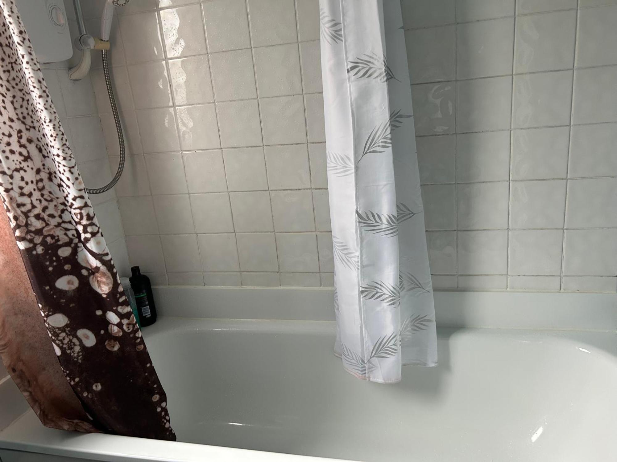 Spacious Close To Tram Kapselhotel *